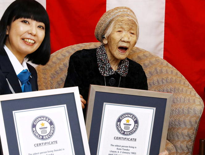 La doyenne de l’humanité, la Japonaise Kane Takana, est morte à 119 ans le 25 avril 2022. En 2019, le « Livre Guinness des records » lui avait décerné le titre de la personne vivante la plus âgée au monde.