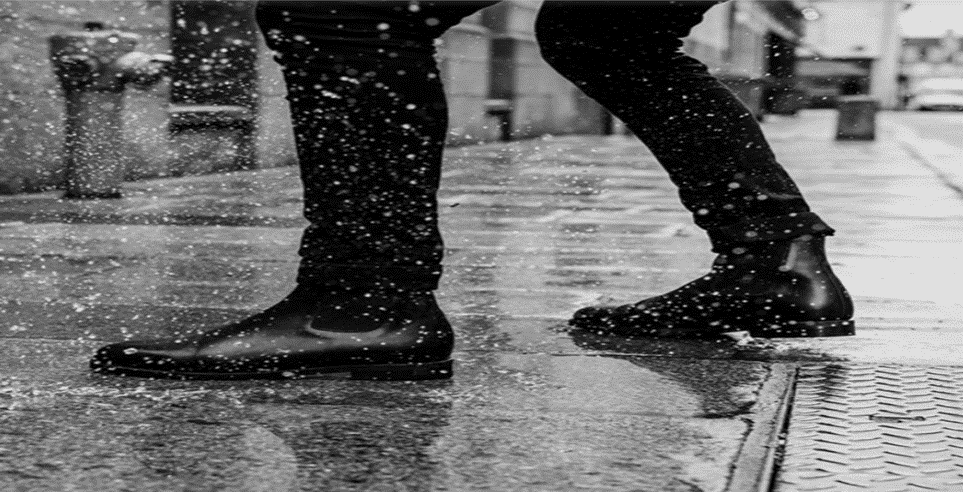 chaussures sous la pluie