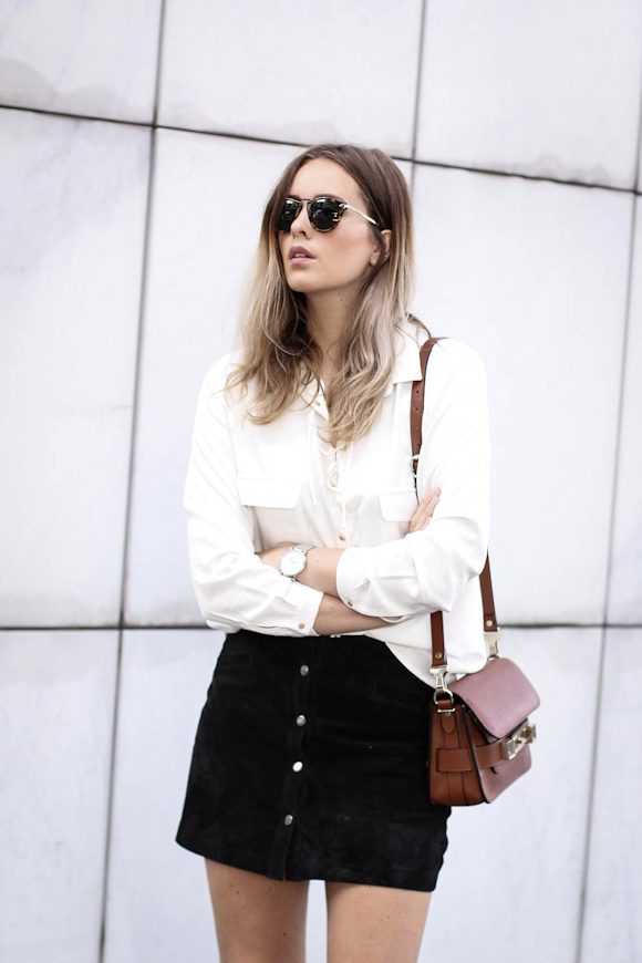 Comment porter une jupe en daim noire ?