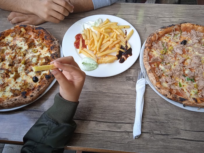 Amo la pizza, Av. Martyrs, El Mourouj, Ben Arous, TN