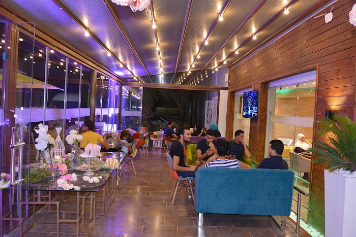 Beverly Hills Lounge, Rue El Ghofrane, 14, Bou Mhel el-Bassatine, Ben Arous, TN