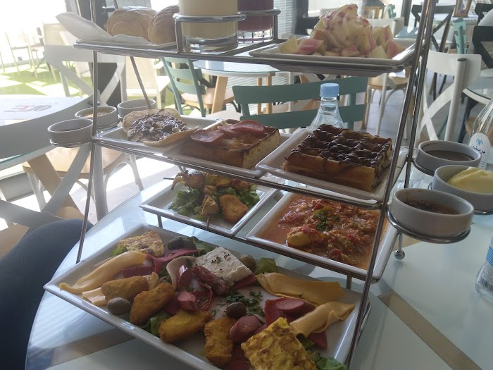 Number one coffee shop, Av. des Martyrs, Al-Muknin, Monastir, TN