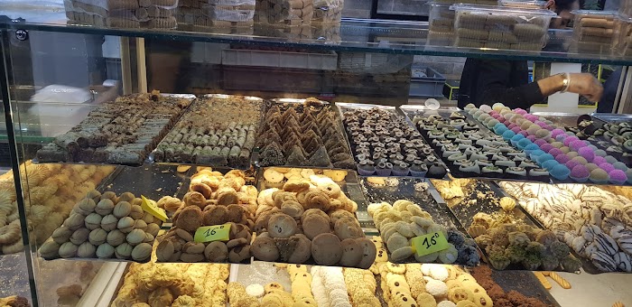Patisserie La Reine, Avenue du 20 Mars 1956, El Mourouj, Ben Arous, TN