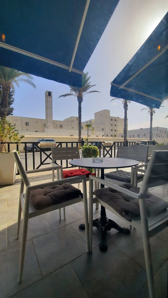 The Famous, Av. Taher Sfar, Hiboun, Gouvernorat de Mahdia, TN