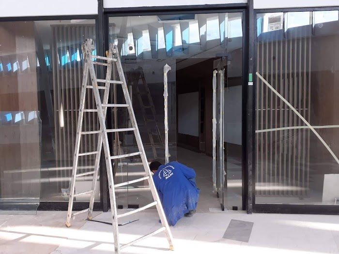 Vitrerie miroiterie mani بلور و مرآة ماني, Sousse, Gouvernorat de Sousse, TN