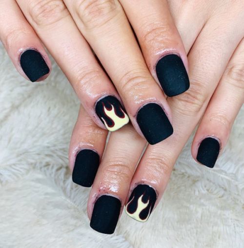 noir et flamme - ongles en acrylique - ongles femme - instagram