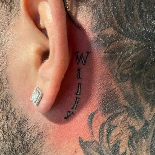 nom du tatouage derrière l'oreille