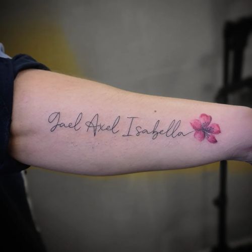 tatouage de nom sur le bras