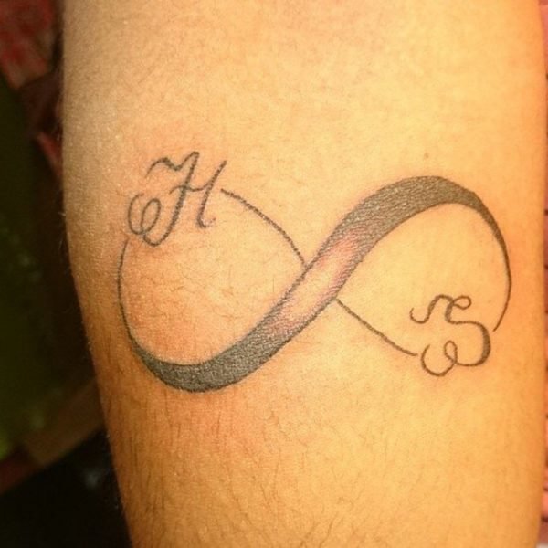 tatouage - infini - initiales