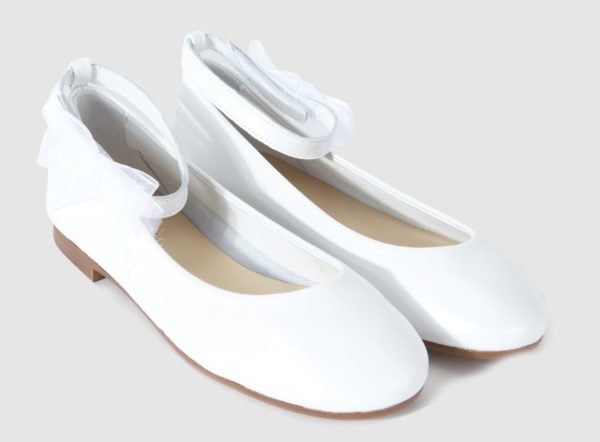 La-fille-de-la-cour-anglaise-chaussure-blanc-trazzos
