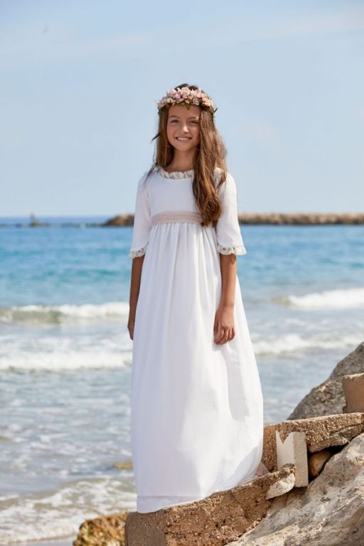 Saint-Tropez - Robes de communion pour différentes filles