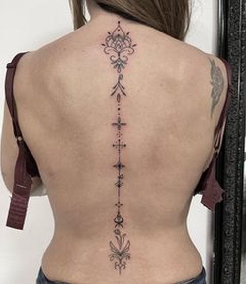 tatouage dos femme