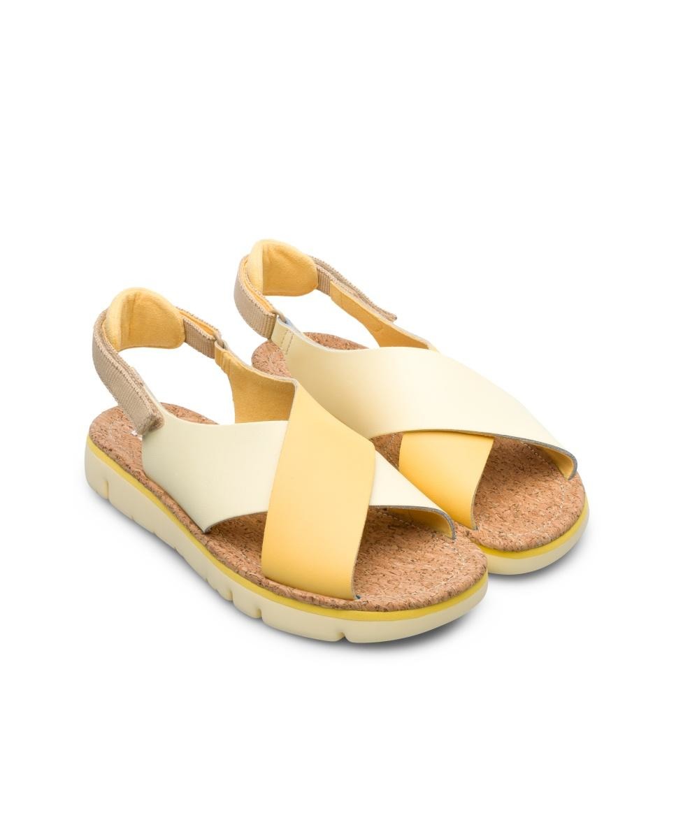 Sandales plates beiges à brides croisées