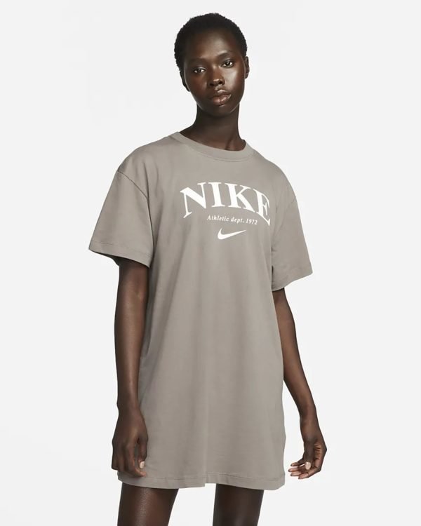 Robe Longue Nike Catalogue Printemps/Été 2022 