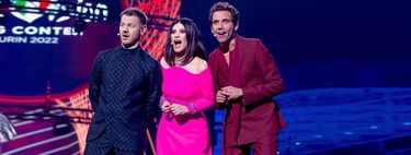 Laura Pausini mise sur le rose fuchsia millénaire (créé par Valentino) pour montrer la première demi-finale de l'Eurovision 2022 