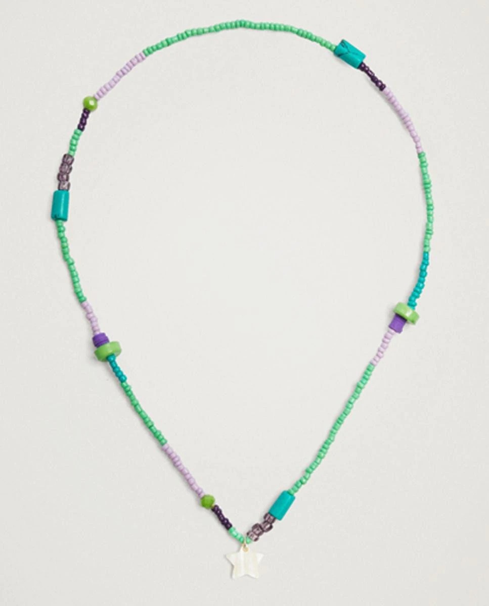 Colliers pour femmes avec des perles de différentes couleurs