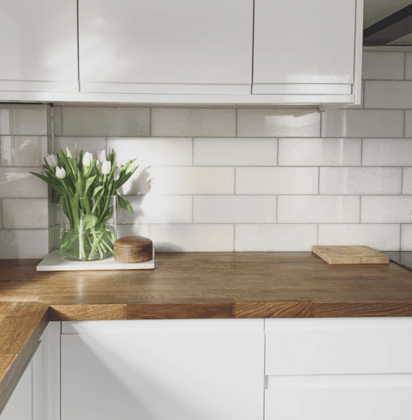 Photo cuisine moderne 2022 – idées pour décorer une petite cuisine blanche