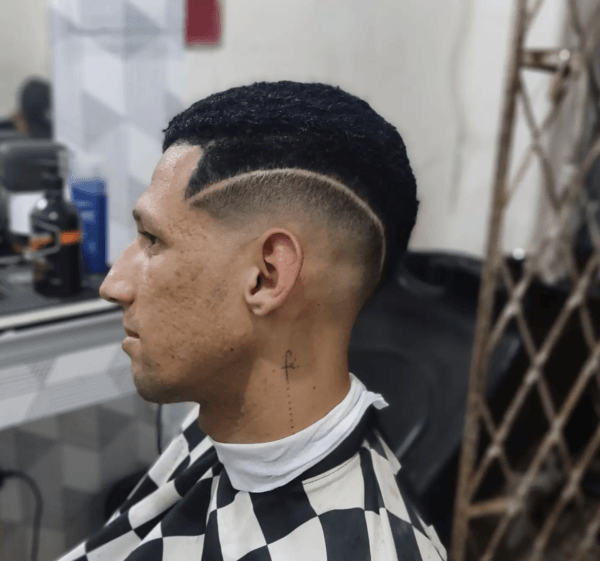 Photos des meilleures coiffures pour hommes avec des finitions dégradées en V