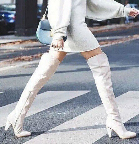 bottes blanches de la mode des années 1960