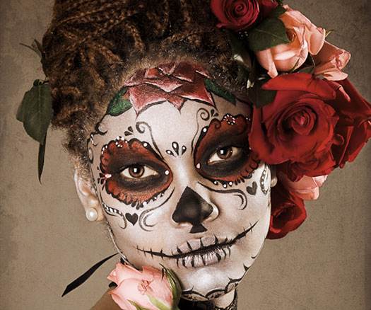 Maquillage Catrina Halloween avec des roses sur le front