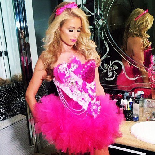 Commentez les tenues célèbres sur instagram-Paris-Hilton-by-Barbie