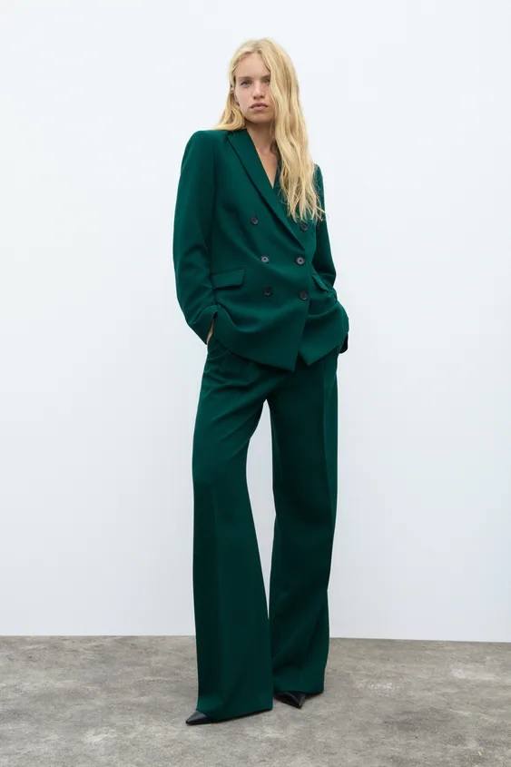 Comment porter un costume vert Zara pour un dîner d'entreprise formel 