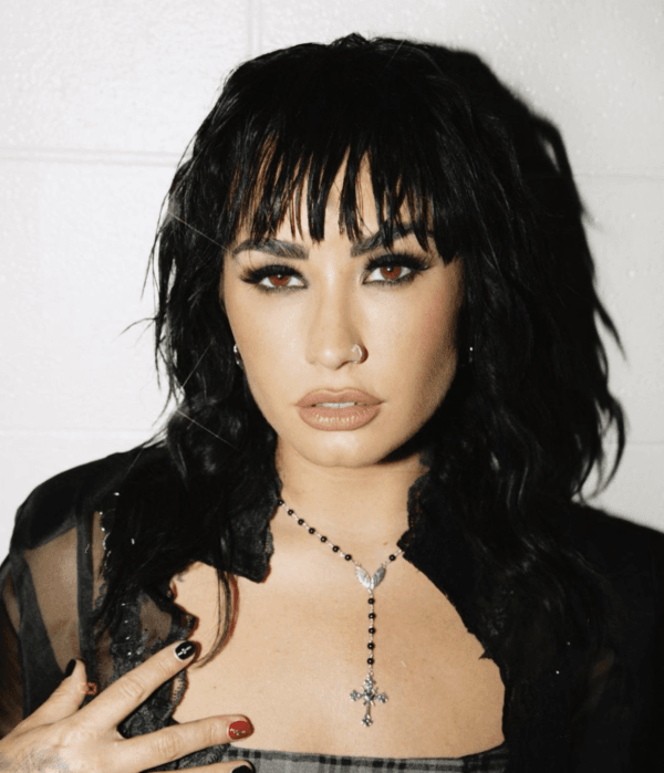 Des célébrités surprises en train de voler Demi Lovato