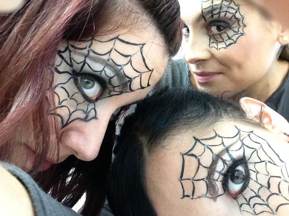 Maquillage araignée toile d'araignée halloween