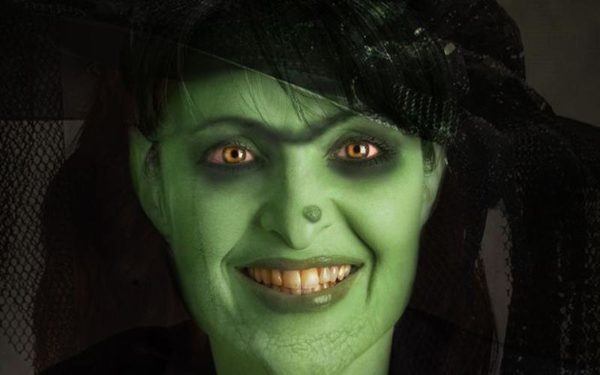 Maquillage halloween visage de sorcière vert