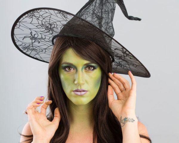 Maquillage halloween sorcière étape par étape
