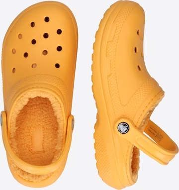 Sandales en peau lainée jaune Crocs