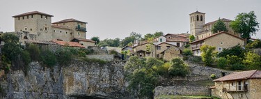 Cette ville de Burgos de 50 habitants est située sur un pont en pierre naturelle et est l'un des plus beaux endroits à visiter le week-end 