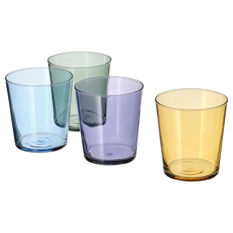 Divers verres colorés.