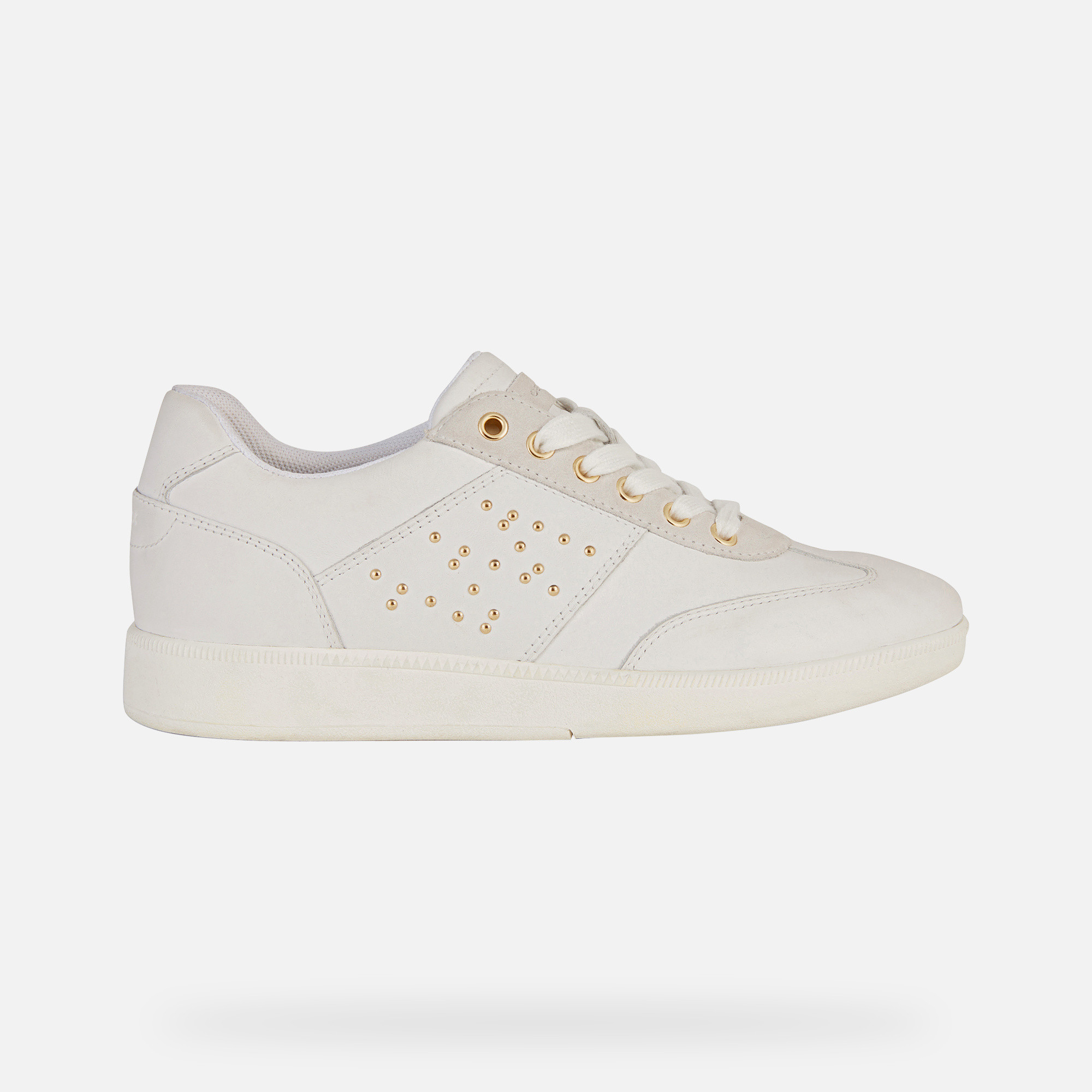 Baskets de tennis basses.