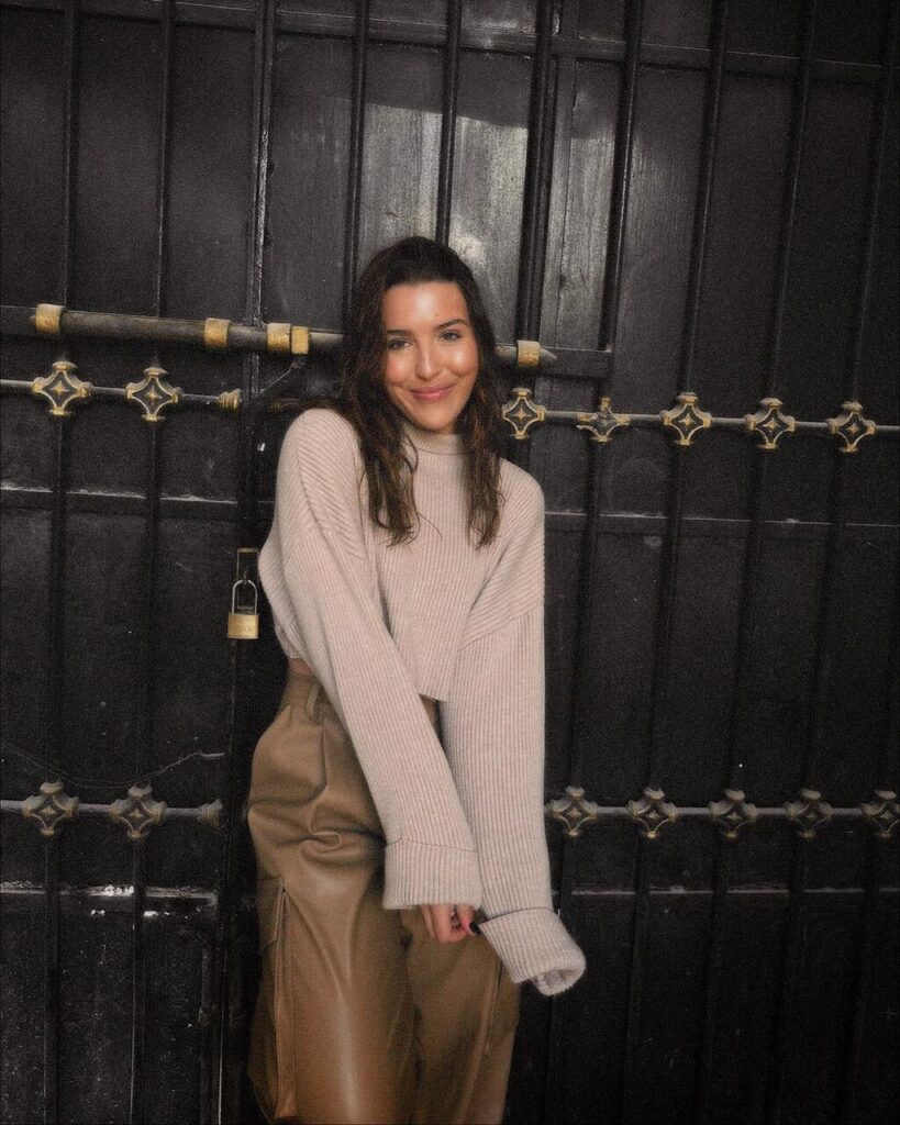 Avec des pantalons cargo ou des robes Shein, Alba Díaz montre qu'aucun style (ou tendance) ne peut lui résister 