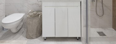 Le panier à linge réduit de Lidl qui sert également de tabouret est incroyable pour une salle de bain  