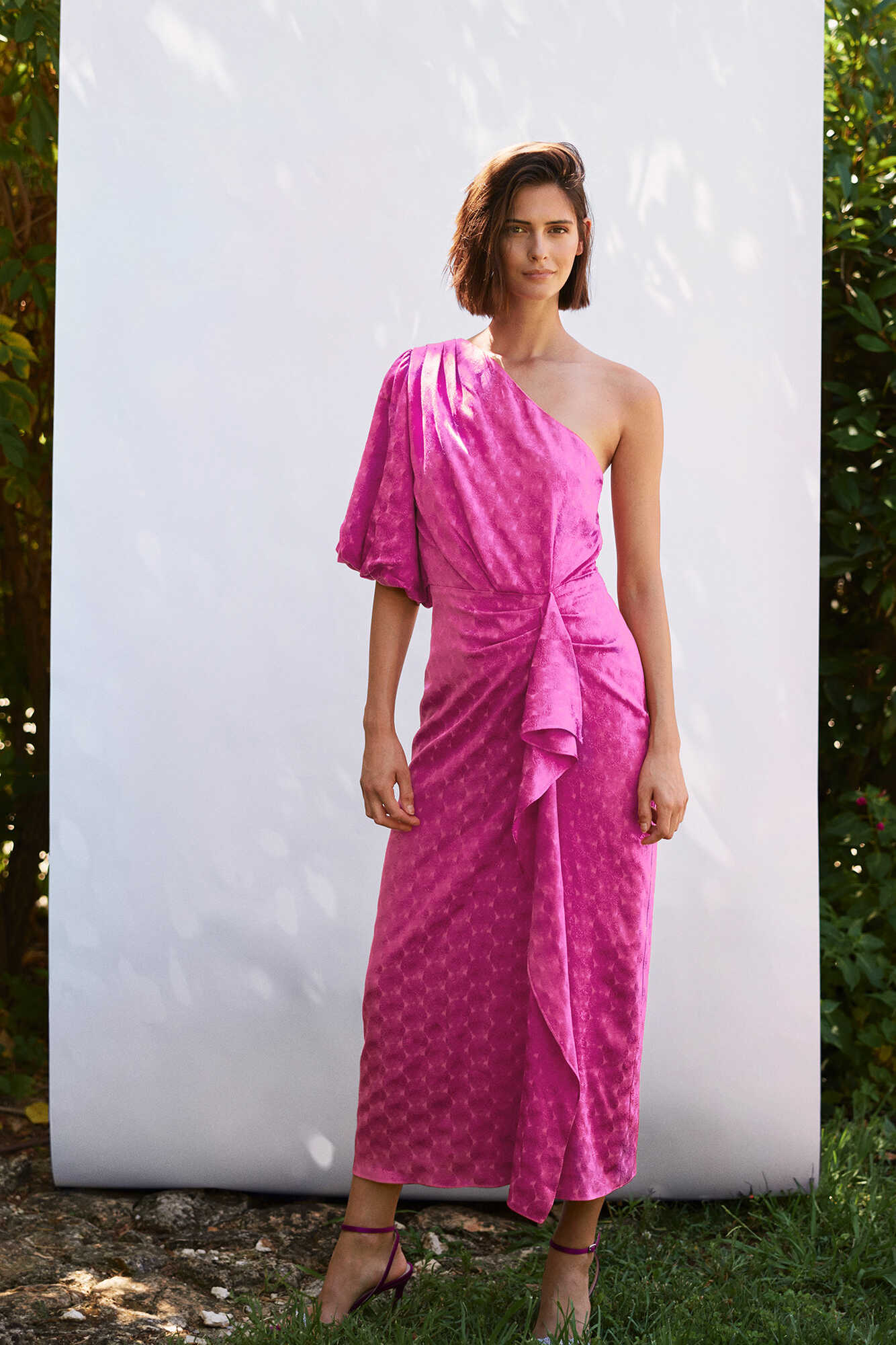 Robe asymétrique à manches bouffantes