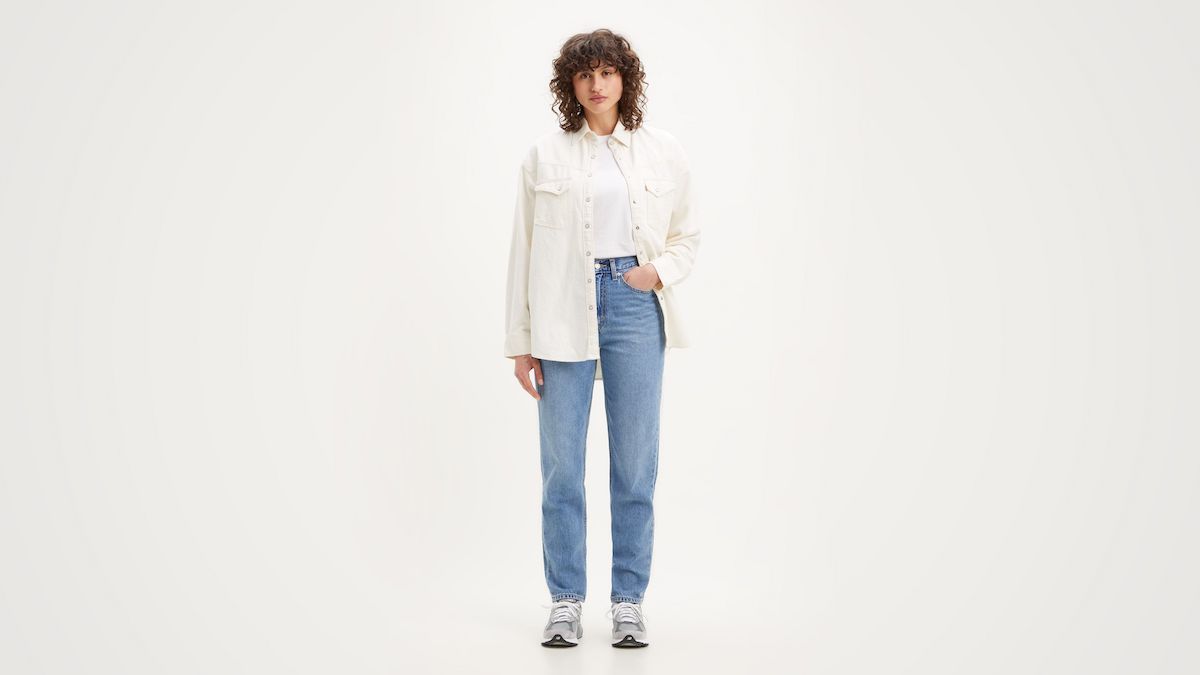 La coupe d'inspiration vintage est stylisée avec une taille haute flatteuse.