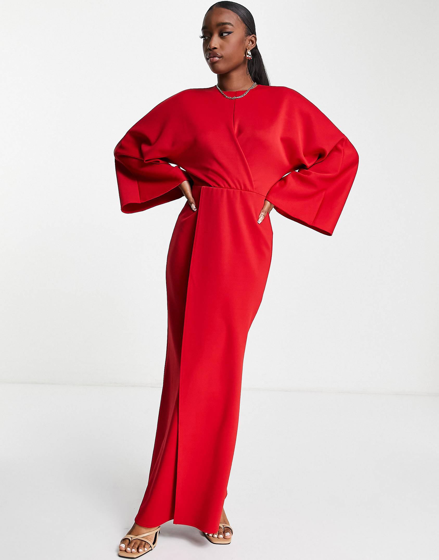 ASOS DESIGN - Robe plissée sur le devant avec manches fluides rouges