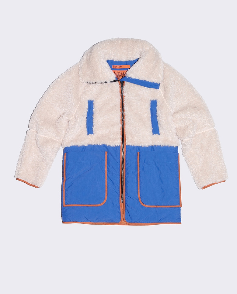 Trench femme midi beige et bleu.