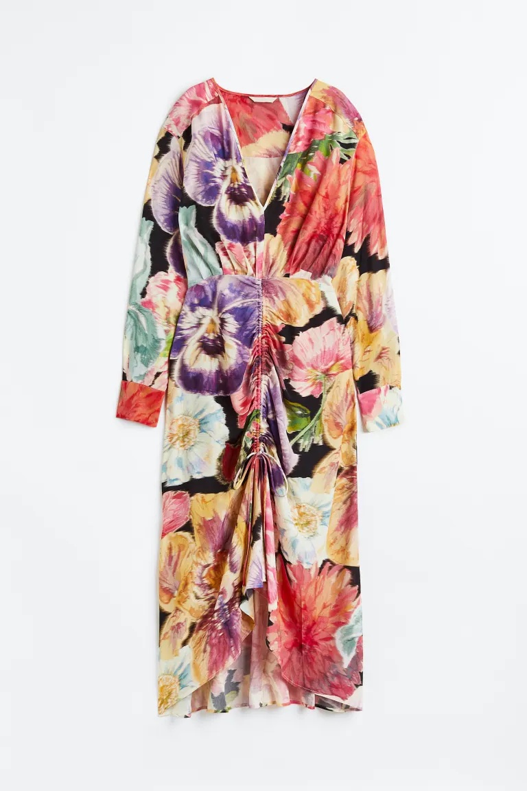 Cette robe H&M complète le look d’Ana Milan Plurielle Guide 1 de