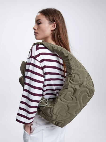 Sac à bandoulière en point de cœur vert citron.