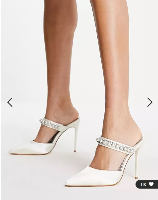 Mules de mariée blanches ornées de perles de la collection Truffle