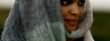 Un favori pour les jours les plus froids, cette maxi écharpe de Bimba y Lola est à moitié prix chez El Corte Inglés