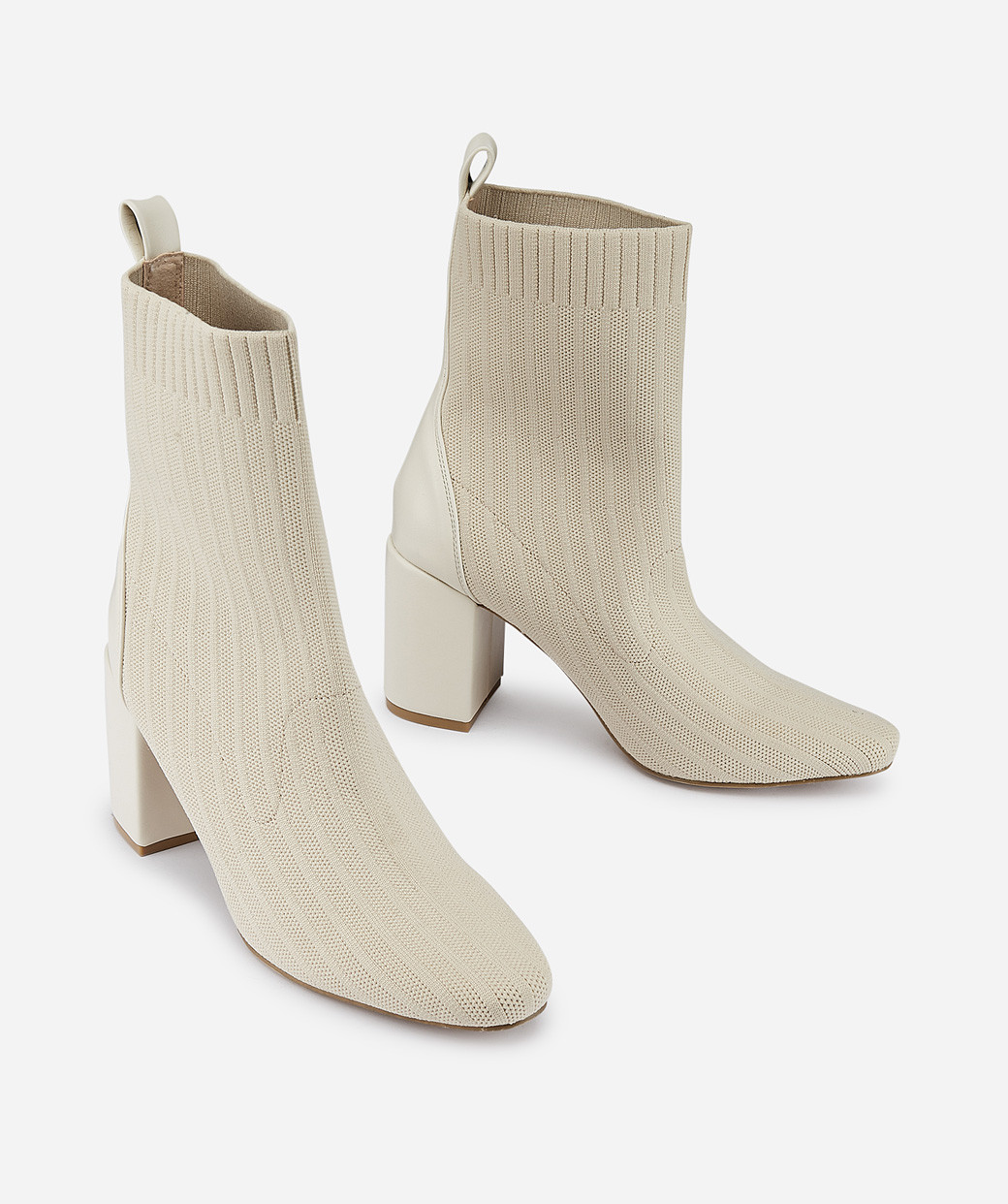 Bottines chaussettes en tissu stretch ice avec escarpins effet nappa.Les basiques de la saison