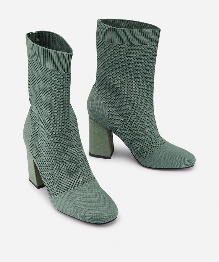 Les bottes chaussettes sont également disponibles en vert