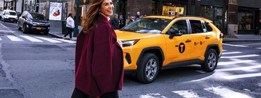 Cortefiel s'abandonne au minimalisme en laissant tomber un costume deux pièces d'une élégance et d'une sophistication pures (mots de Nuria Roca) 