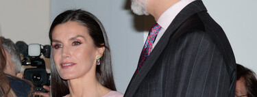 La reine Letizia dans une robe d'invité idéale chez ARCO et le meilleur de tout c'est en solde