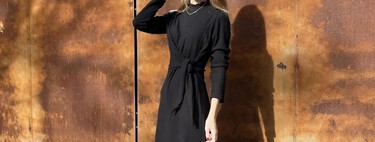 Cortefiel a une robe midi pour le printemps que l'on peut porter avec des mocassins 